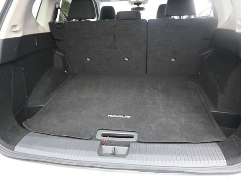 Used 2025 Nissan Rogue SV FWD image 16