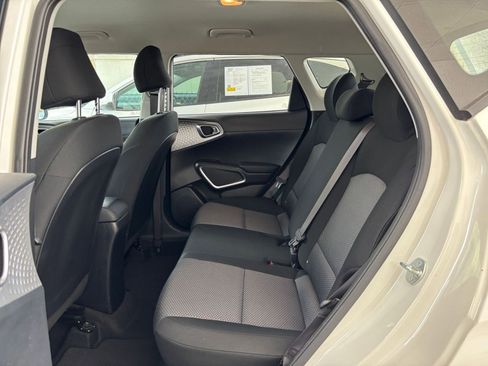 Used 2025 Kia Soul LX w/ LX Technology Package FWD image 25