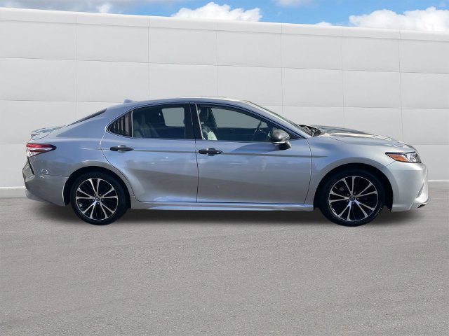 Used 2020 Toyota Camry SE w/ Convenience Package FWD image 7