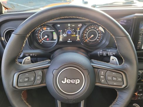 Used 2025 Jeep Wrangler Unlimited Rubicon 392 image 28