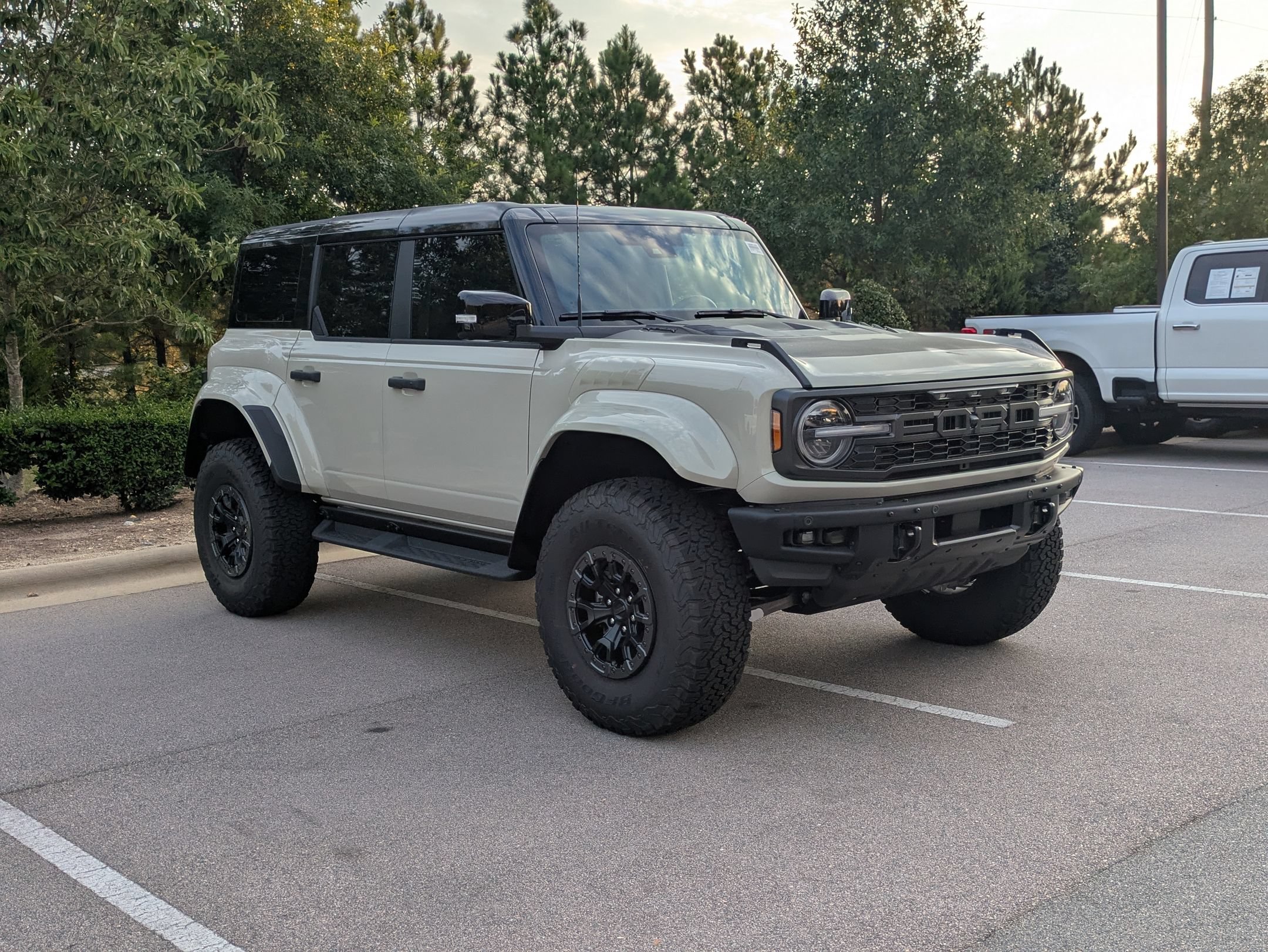 New 2026 Ford Bronco Raptor AWD/4WD image 1
