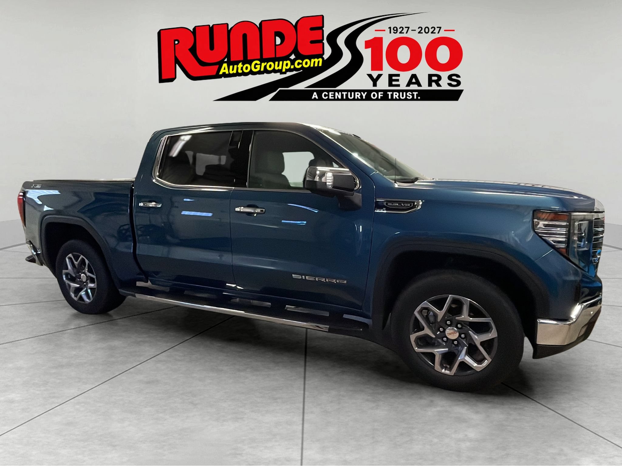 Used 2024 GMC Sierra 1500 SLT w/ SLT Premium Plus Package AWD/4WD image 7