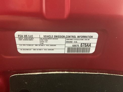 Used 2025 Chrysler Pacifica Select AWD/4WD image 34