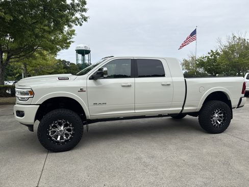 Used 2022 RAM 3500 Laramie AWD/4WD image 4