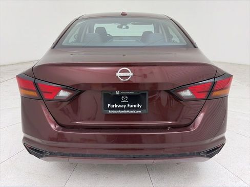 Used 2024 Nissan Altima 2.5 SV image 6