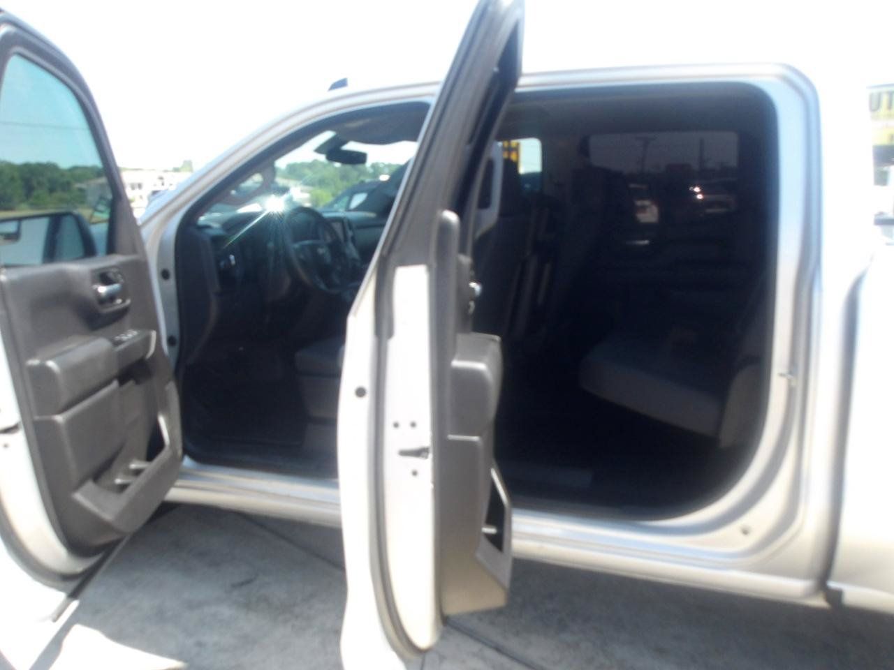 Used 2020 Chevrolet Silverado 1500 Custom w/ Custom Value Package RWD image 15