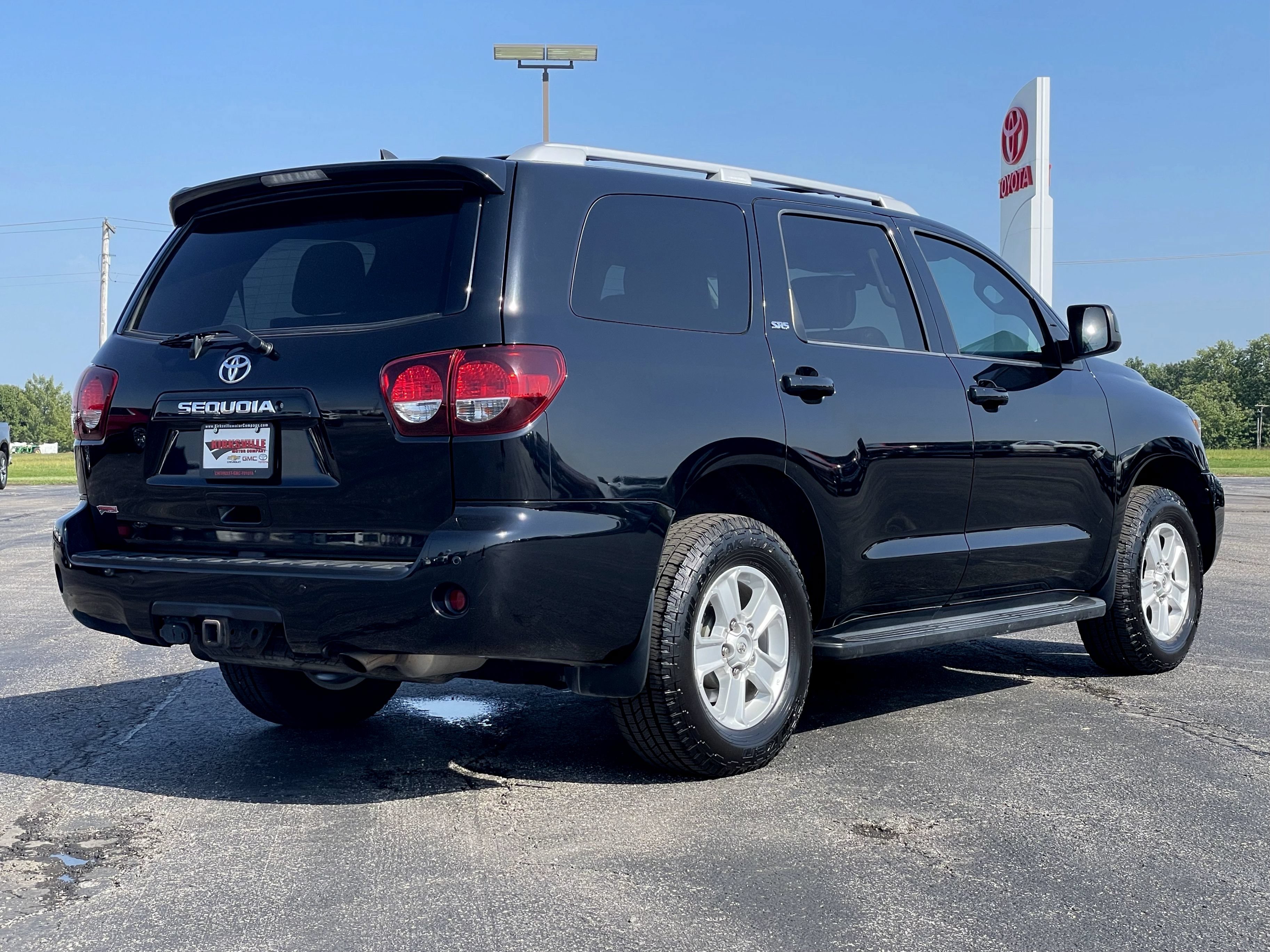 Used 2019 Toyota Sequoia SR5 AWD/4WD image 4