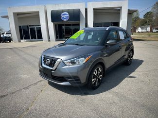 Used 2020 Nissan Kicks SV video 1