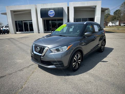Used 2020 Nissan Kicks SV image 1