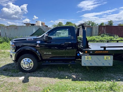 New 2026 RAM 5500 4x4 Regular Cab image 4