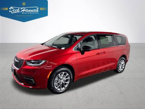 New 2026 Chrysler Pacifica Limited image 1