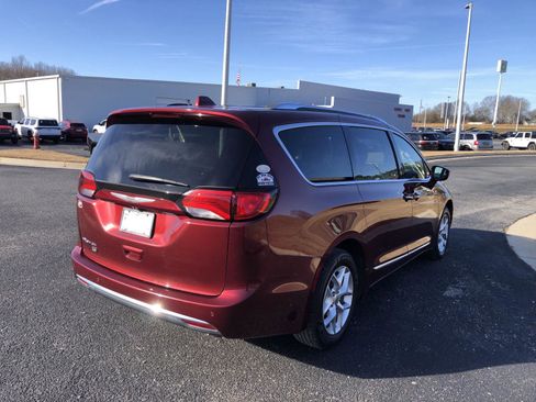 Used 2020 Chrysler Pacifica Touring-L image 5