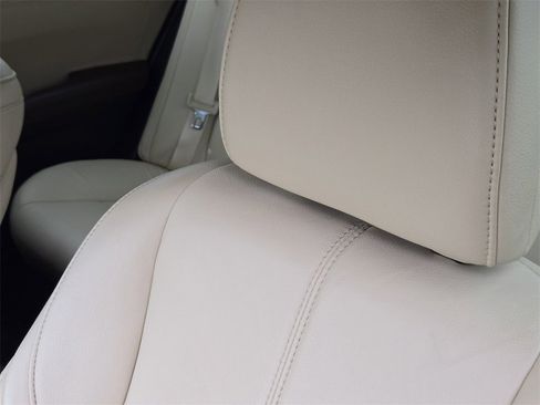 Used 2016 Toyota Avalon XLE Premium image 16