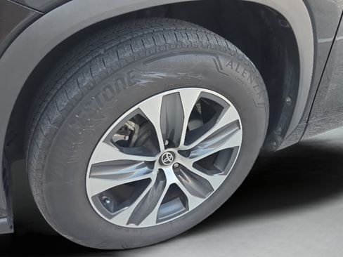 Used 2021 Toyota Highlander XLE FWD image 30