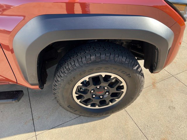 Used 2025 Toyota Tacoma TRD Off-Road AWD/4WD image 12