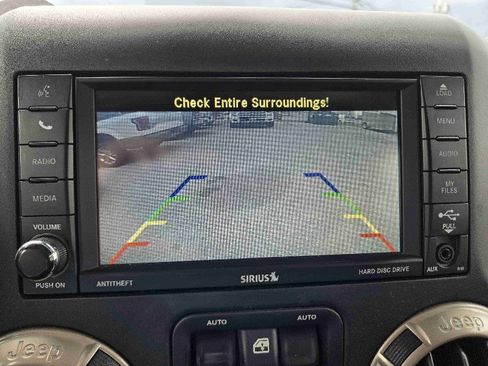 Used 2016 Jeep Wrangler Unlimited Sahara image 15