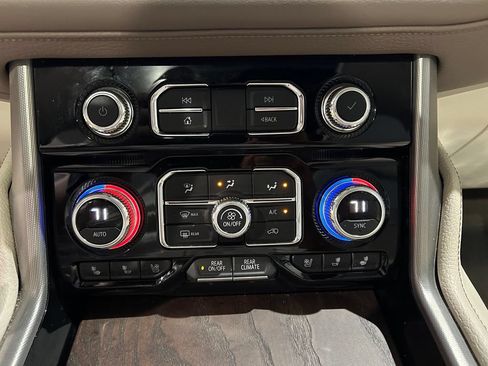 Used 2021 GMC Yukon Denali w/ Denali Premium Package AWD/4WD image 28