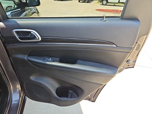 Used 2019 Jeep Grand Cherokee Limited AWD/4WD image 16