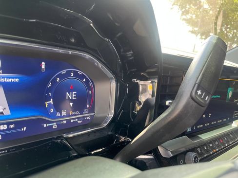 Used 2024 Chevrolet Silverado 2500 High Country w/ High Country Premium Package AWD/4WD image 24