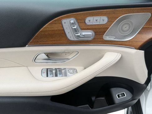 Used 2022 Mercedes-Benz GLS 450 4MATIC image 11