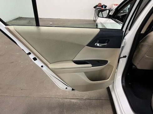 Used 2016 Honda Accord LX image 19