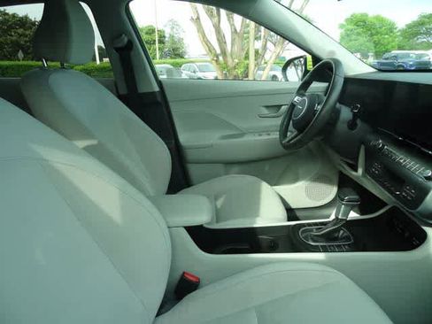 Used 2024 Hyundai Kona SEL FWD image 11