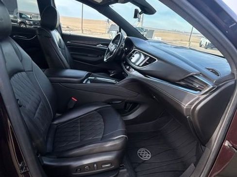 Used 2023 Buick Enclave Avenir image 9