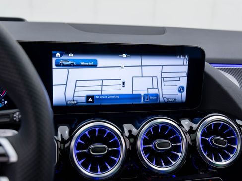 Used 2025 Mercedes-Benz GLA 250 image 29