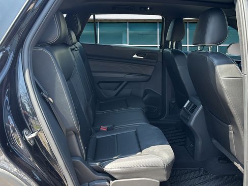 Used 2023 Volkswagen Atlas Cross Sport SE w/ Panoramic Sunroof Package FWD image 13