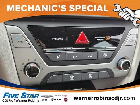 Used 2017 Hyundai Elantra SE FWD image 21