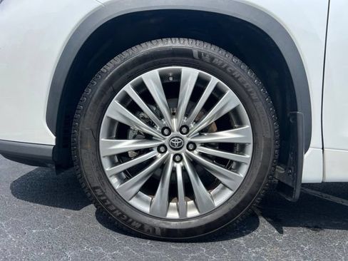 Used 2022 Toyota Highlander Platinum AWD/4WD image 12