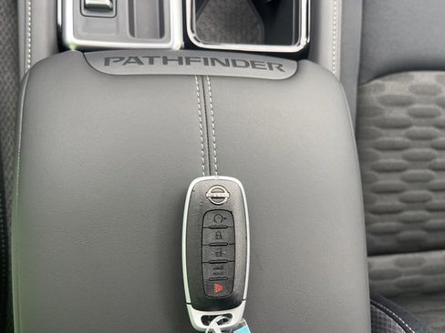 New 2025 Nissan Pathfinder SV image 18
