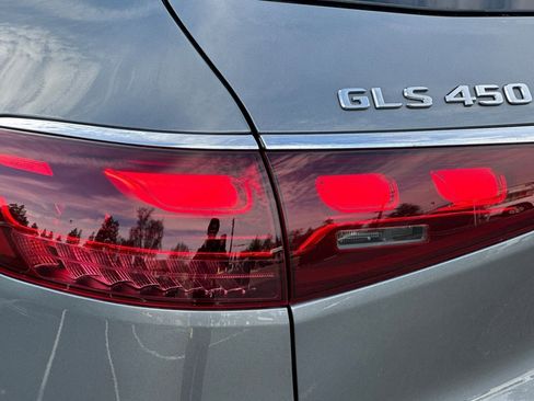 Used 2025 Mercedes-Benz GLS 450 4MATIC image 12