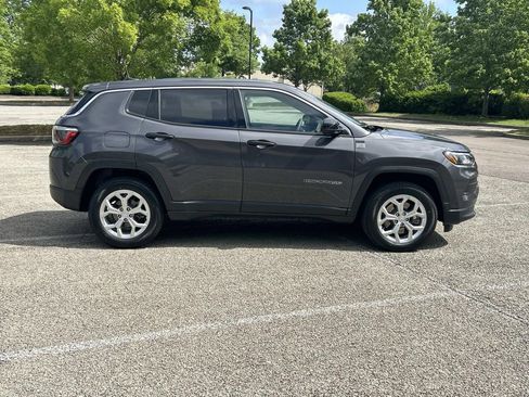 Used 2024 Jeep Compass Sport AWD/4WD image 8