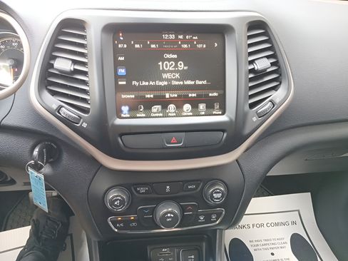 Used 2017 Jeep Cherokee Latitude w/ True North Edition AWD/4WD image 11
