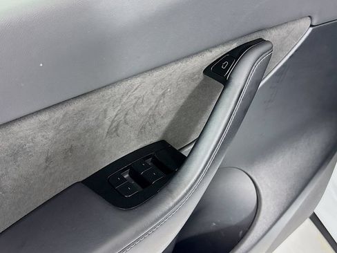 Used 2021 Tesla Model Y Long Range AWD/4WD image 16