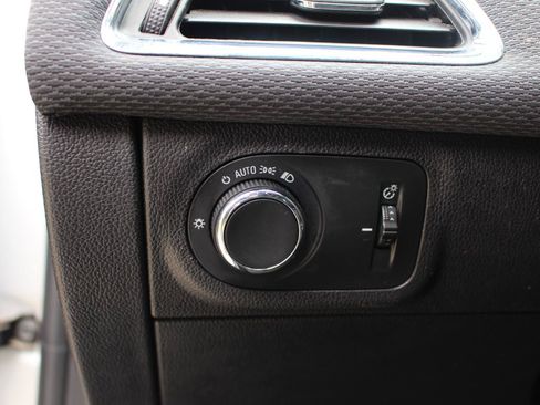Used 2018 Chevrolet Cruze LT FWD image 17