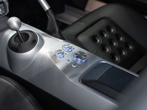 Used 2006 Ford GT RWD image 15