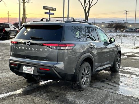 New 2025 Nissan Pathfinder SV w/ SV Premium Package image 4