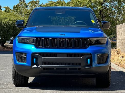 New 2023 Jeep Grand Cherokee Trailhawk w/ Advanced Protech Group II image 8