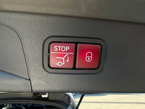 Used 2019 Mercedes-Benz GLC 300 w/ Premium Package image 8