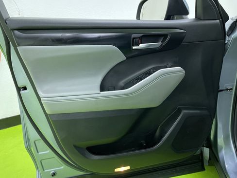 Used 2023 Toyota Highlander XLE image 16