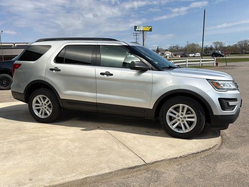 Used 2017 Ford Explorer 4WD w/ Class II Trailer Tow Package image 6