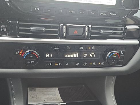 New 2025 Nissan Pathfinder SL image 21