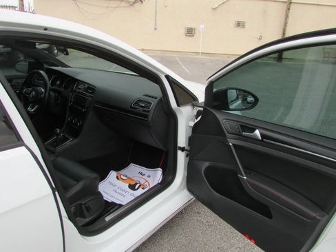 Used 2015 Volkswagen Golf 4-Door image 27