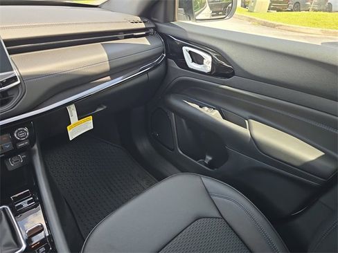 New 2025 Jeep Compass Latitude w/ Sun & Sound Group image 12