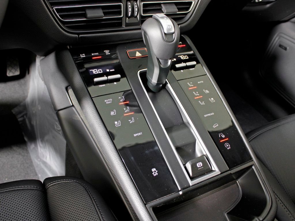 Certified 2026 Porsche Macan AWD/4WD image 29