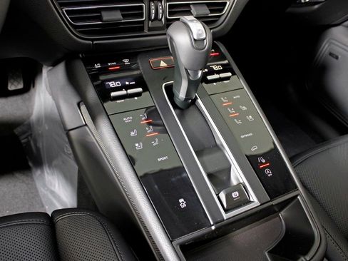 Certified 2026 Porsche Macan AWD/4WD image 29