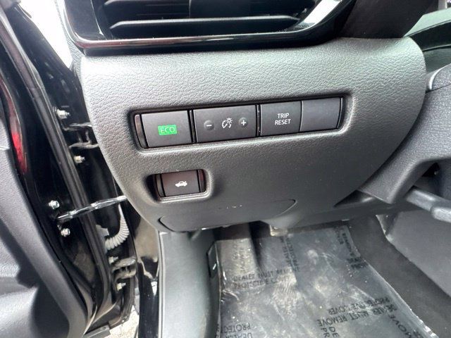 Used 2024 Nissan Sentra SV FWD image 17