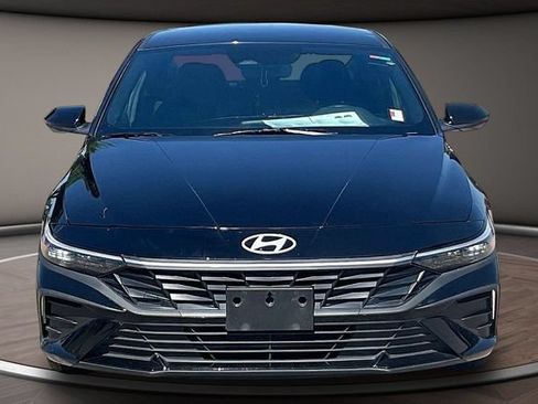 Used 2025 Hyundai Elantra Sport FWD image 3
